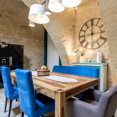 Luxurious With Indoor Heated Pool