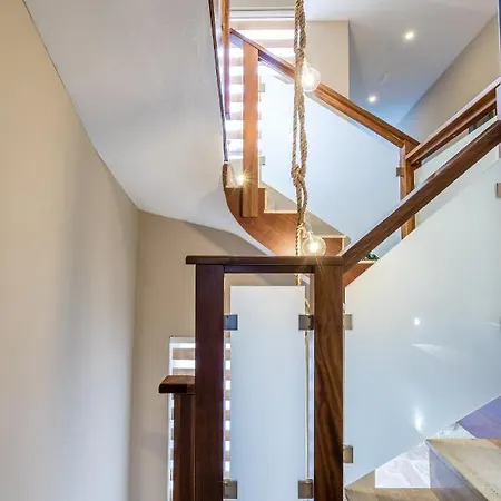 Luxurious With Indoor Heated Pool