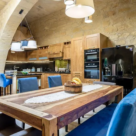 Luxurious With Indoor Heated Pool Villa Zurrieq