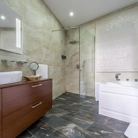Luxurious With Indoor Heated Pool